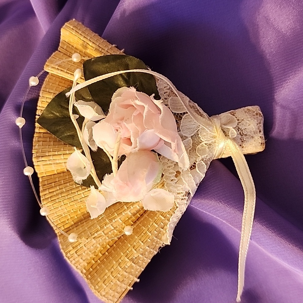 AVON 1991 floral fan pin VINTAGE